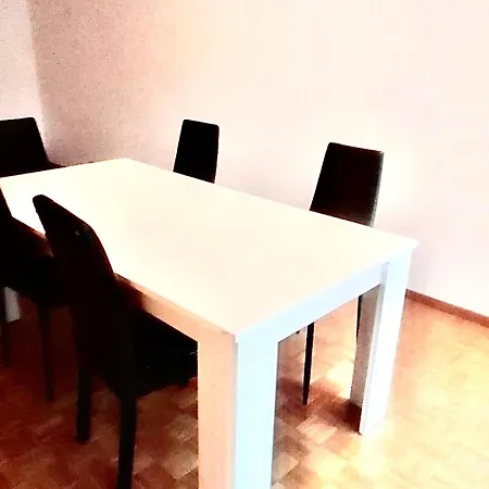 Appartement Huge Apartments, Multiple Bedrooms With Balcony In Center - Self Checkin