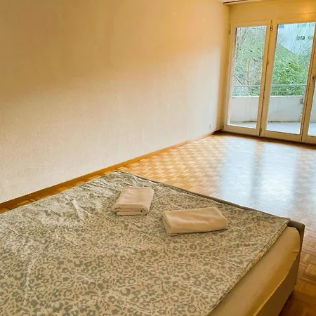 Huge Apartments, Multiple Bedrooms With Balcony In Center Apartment