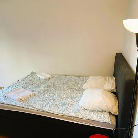 Huge Apartments, Multiple Bedrooms With Balcony In Center Apartment *