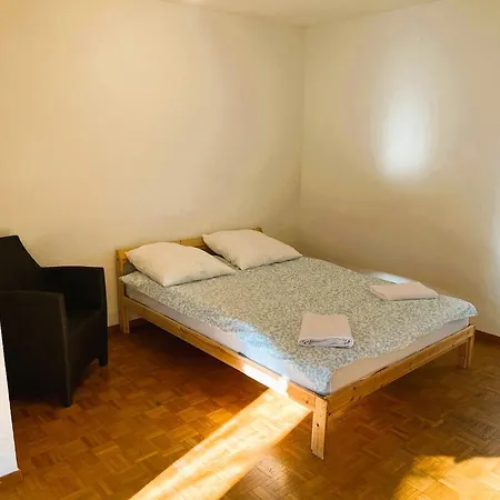 Huge Apartments, Multiple Bedrooms With Balcony In Center Apartment *
